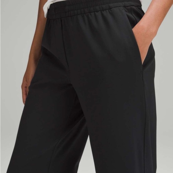 Lululemon sz S Luxtreme Mid-Rise Straight-Leg Trouser
Black Pant like new cond - Picture 12 of 14